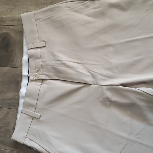 2/$40 💕 Mens Khaki Shorts sz 30 - Picture 2 of 4